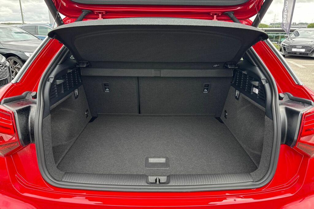 Audi Q2 S Line 35 Tfsi 150 Ps S Tronic Red #6