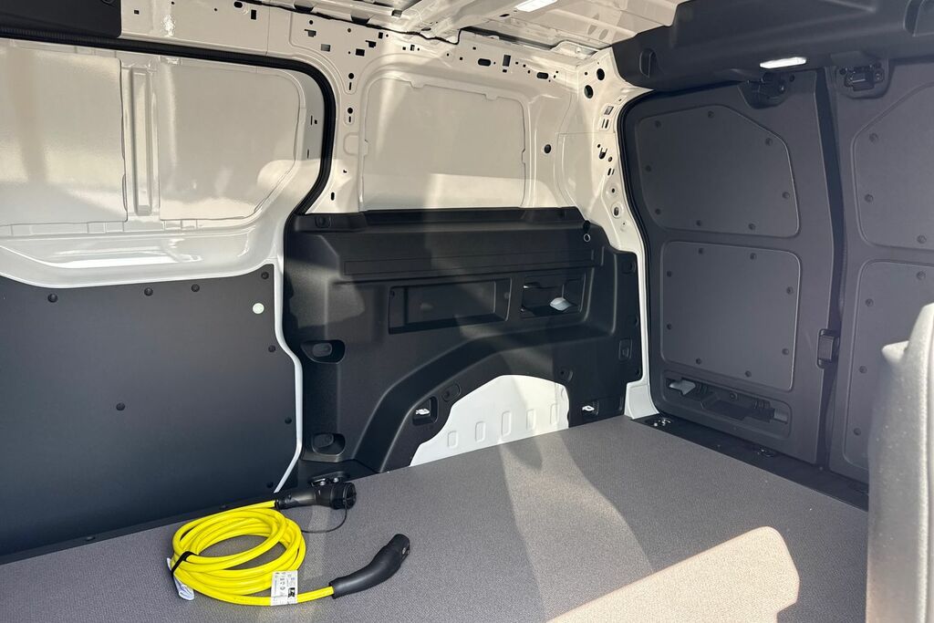 Volkswagen ID.Buzz Id. Buzz 250Kw Commerce 79Kwh 4Motion White #18