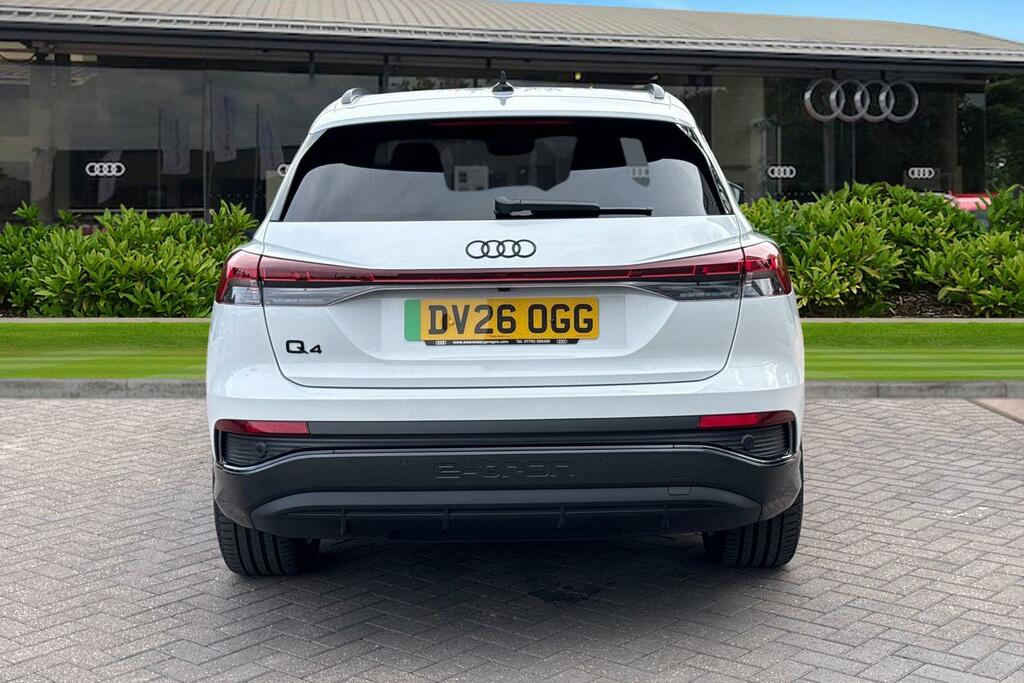 Audi Q4 E Tron Q4 Black Edition 45 E-tron 210,00 Kw White #4