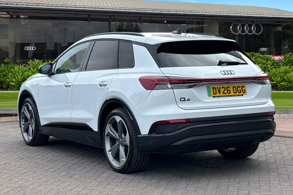Audi Q4 E Tron Q4 Black Edition 45 E-tron 210,00 Kw White #2