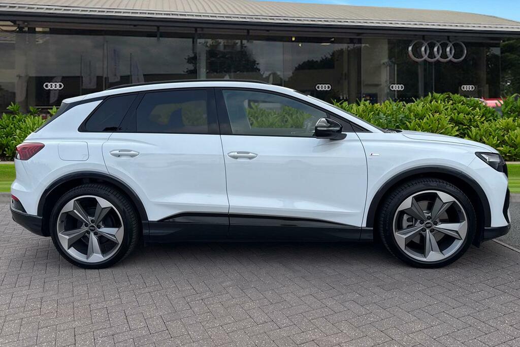 Audi Q4 E Tron Q4 Black Edition 45 E-tron 210,00 Kw White #3