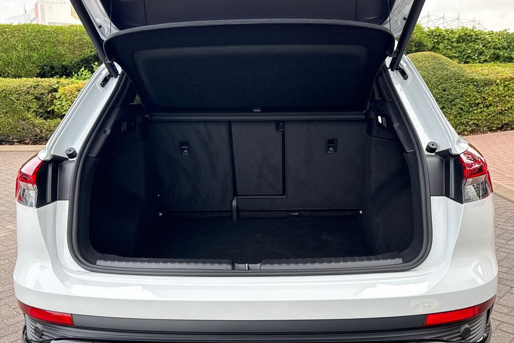 Audi Q4 E Tron Q4 Black Edition 45 E-tron 210,00 Kw White #6