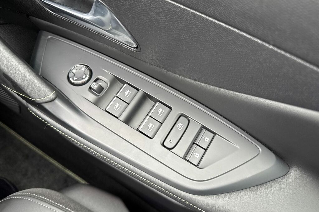 Peugeot 408 Hatchback Black #40