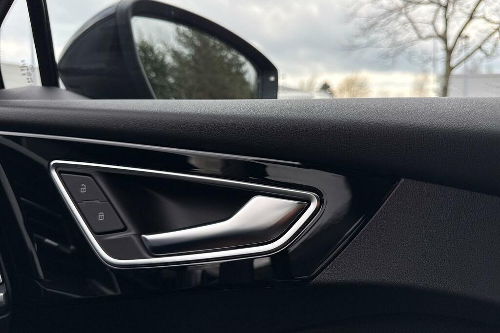 Audi Q4 E Tron 210Kw 45 82Kwh Black Edition Grey #10
