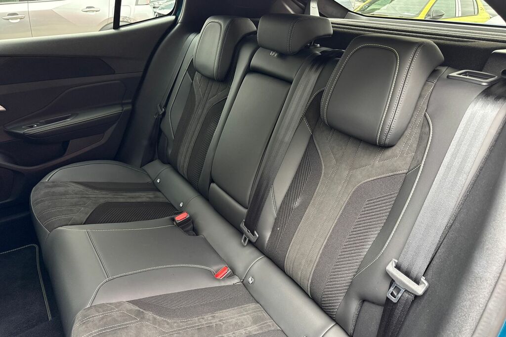 Peugeot 408 Fastback 1.2 Puretech Gt E Black #18