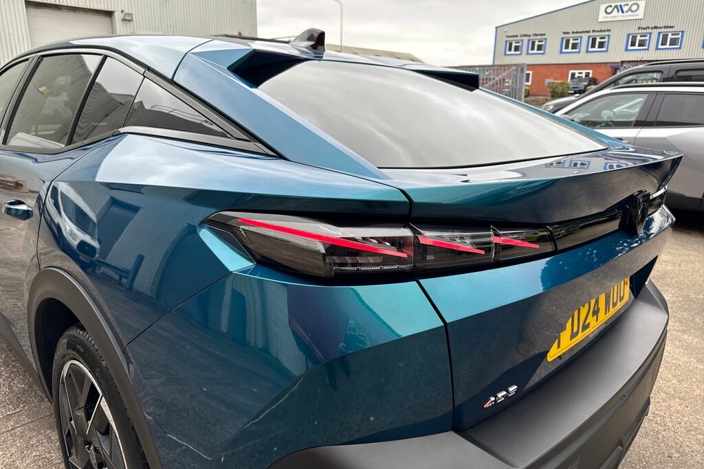 Peugeot 408 Fastback 1.2 Puretech Gt E Black #30