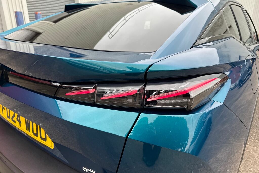 Peugeot 408 Fastback 1.2 Puretech Gt E Black #7