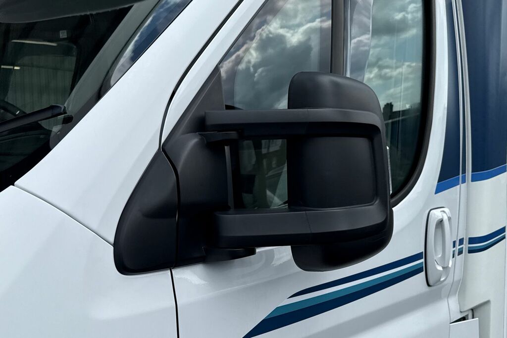   Volkswagen 109Kw Life Pure 52Kwh White #27