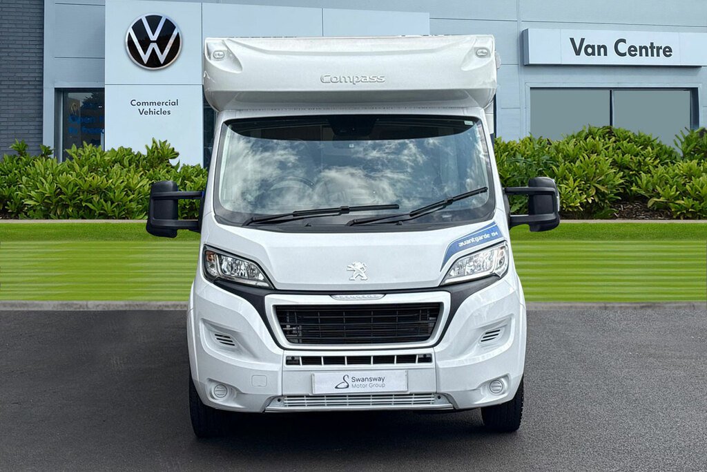   Volkswagen 109Kw Life Pure 52Kwh White #5