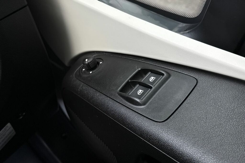  Volkswagen 109Kw Life Pure 52Kwh White #17