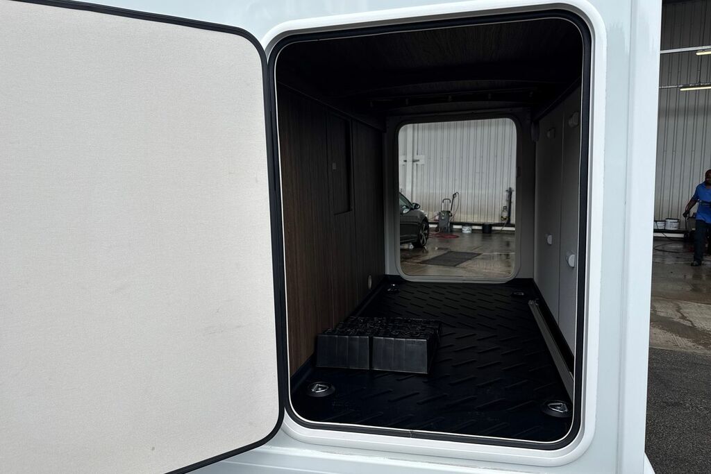   Volkswagen 109Kw Life Pure 52Kwh White #9