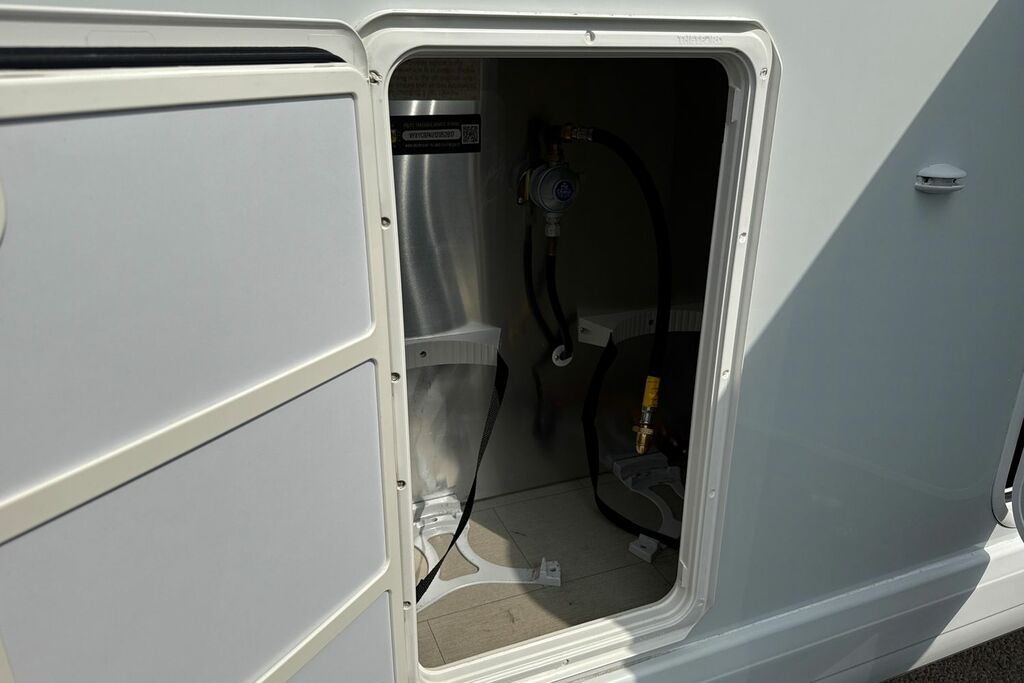   Volkswagen 109Kw Life Pure 52Kwh White #29