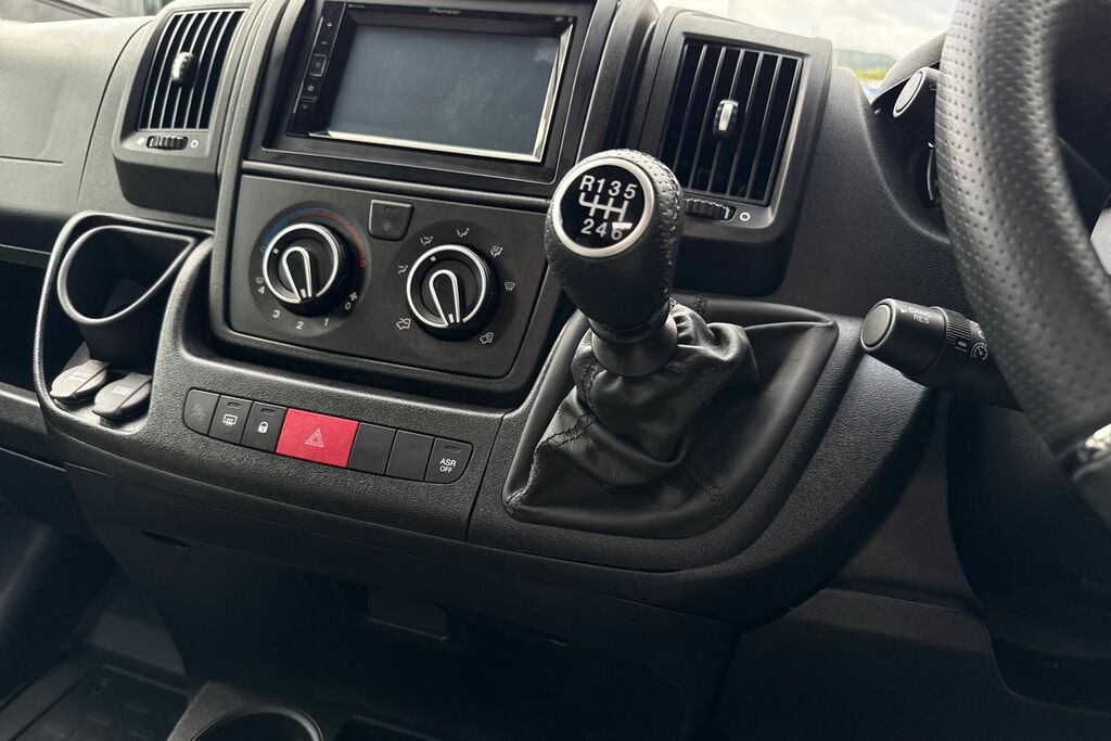   Volkswagen 109Kw Life Pure 52Kwh White #19