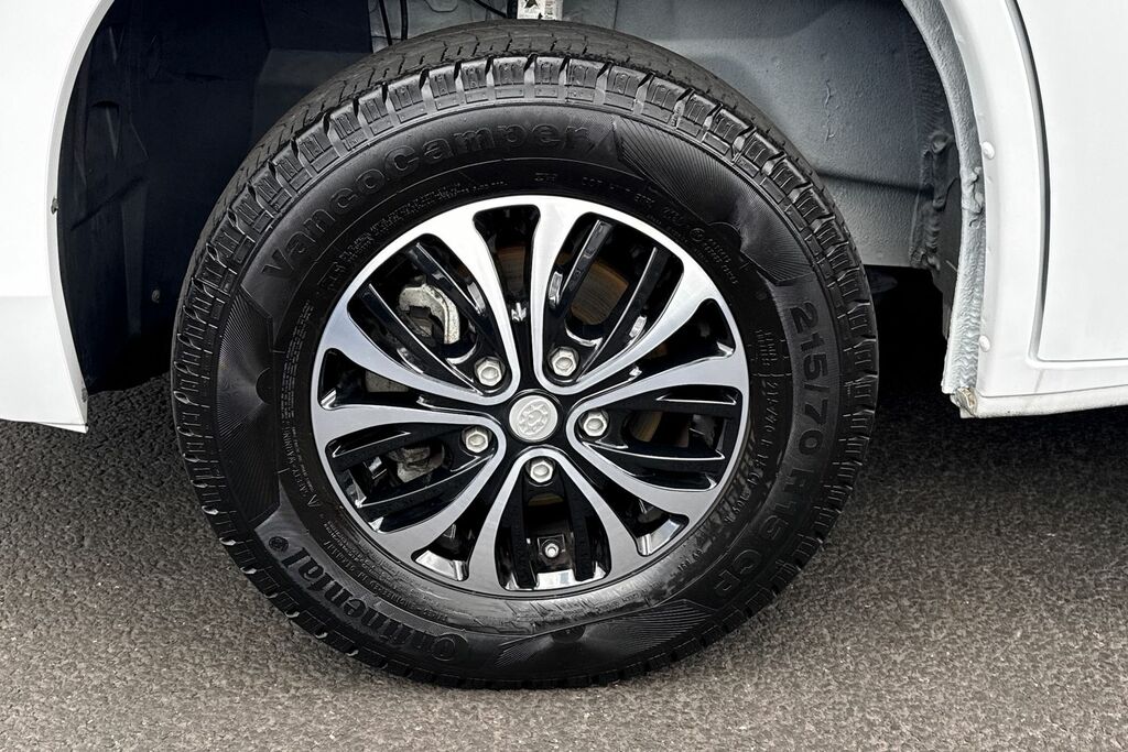   Volkswagen 109Kw Life Pure 52Kwh White #6