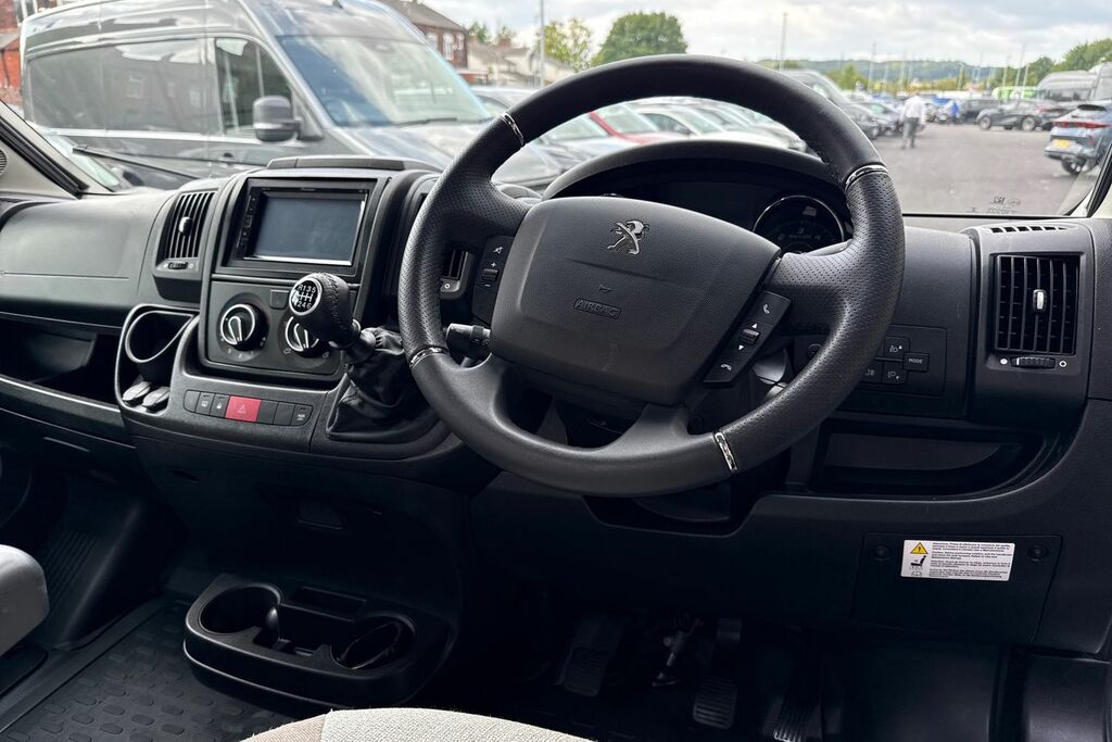   Volkswagen 109Kw Life Pure 52Kwh White #12