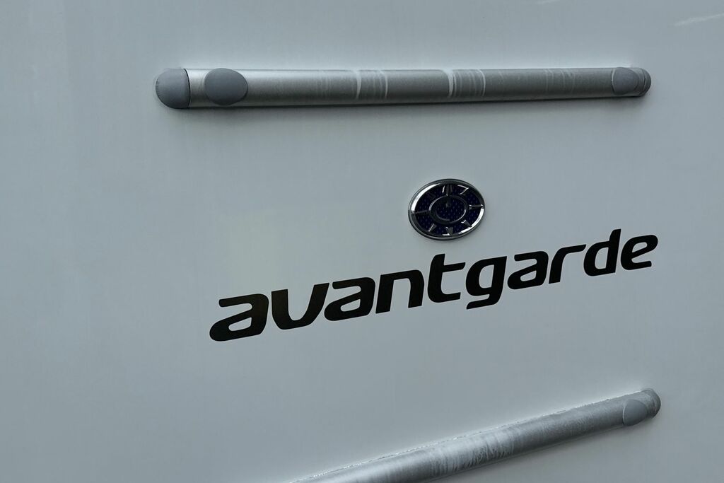   Volkswagen 109Kw Life Pure 52Kwh White #24