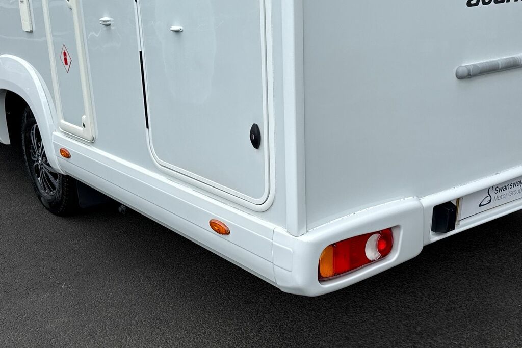   Volkswagen 109Kw Life Pure 52Kwh White #15