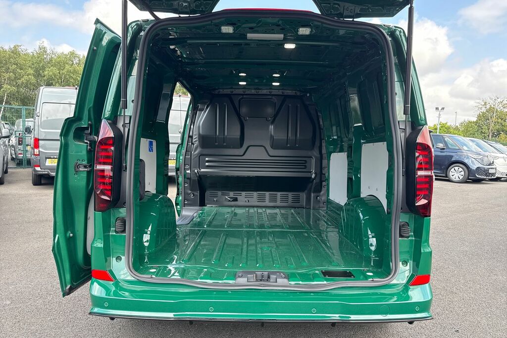 Volkswagen Transporter Sportline 2.0 Tdi 170 Sportline Van 5 Plus Green #6