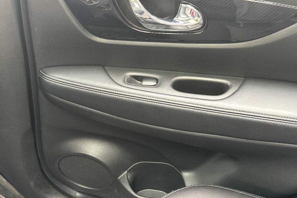 Nissan X-Trail Tekna Black #37