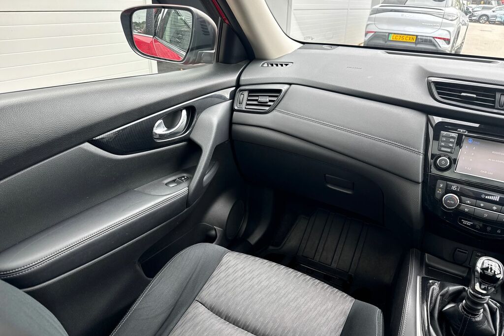 Nissan X-Trail Tekna Black #19