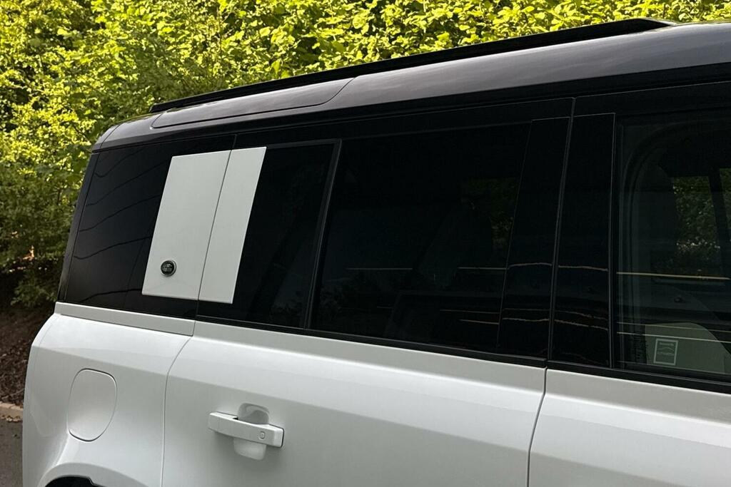 Land Rover Defender 110 Se Brown #40