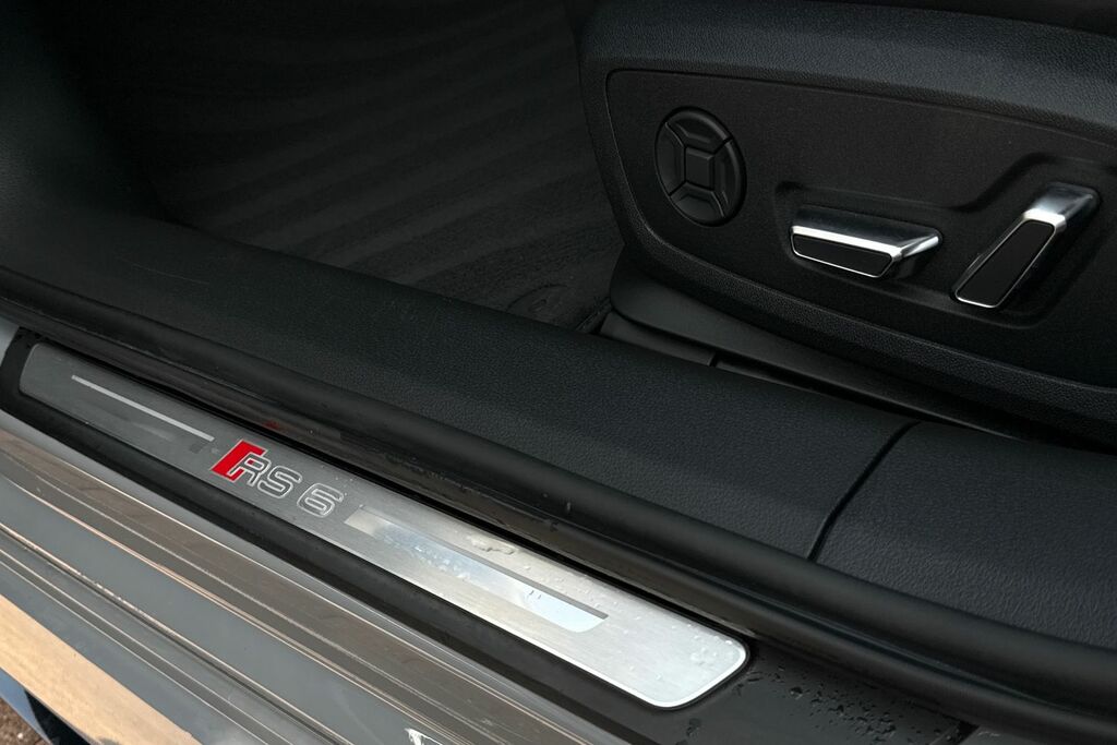 Audi RS6 Avant Rs 6 Avant Carbon Black 600 Ps Tiptronic Red #33
