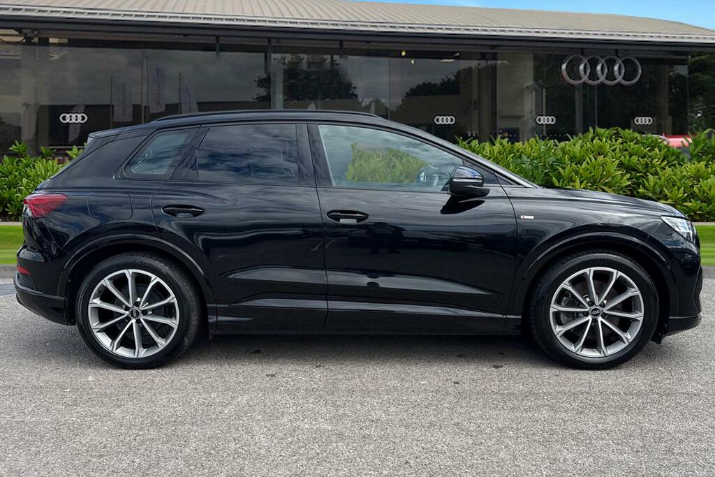 Audi Q4 E Tron Q4 Edition 1 50 E-tron Quattro 220,00 Kw Black #3