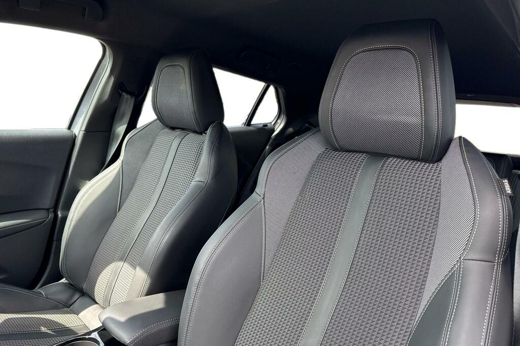 Peugeot e-2008 50Kwh Gt  #10