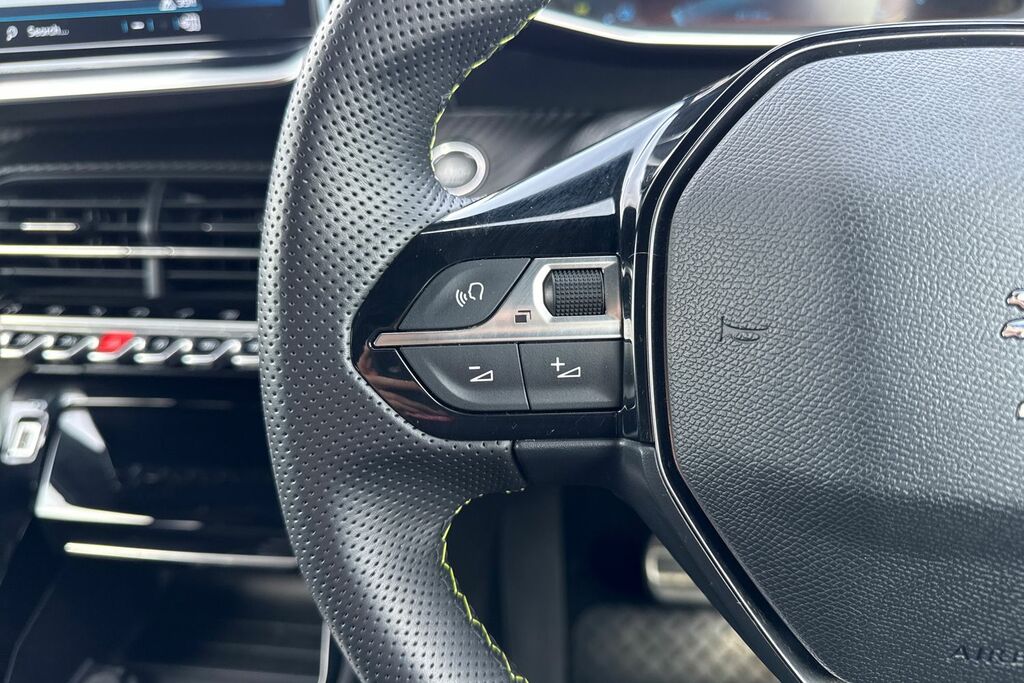 Peugeot e-2008 50Kwh Gt  #38