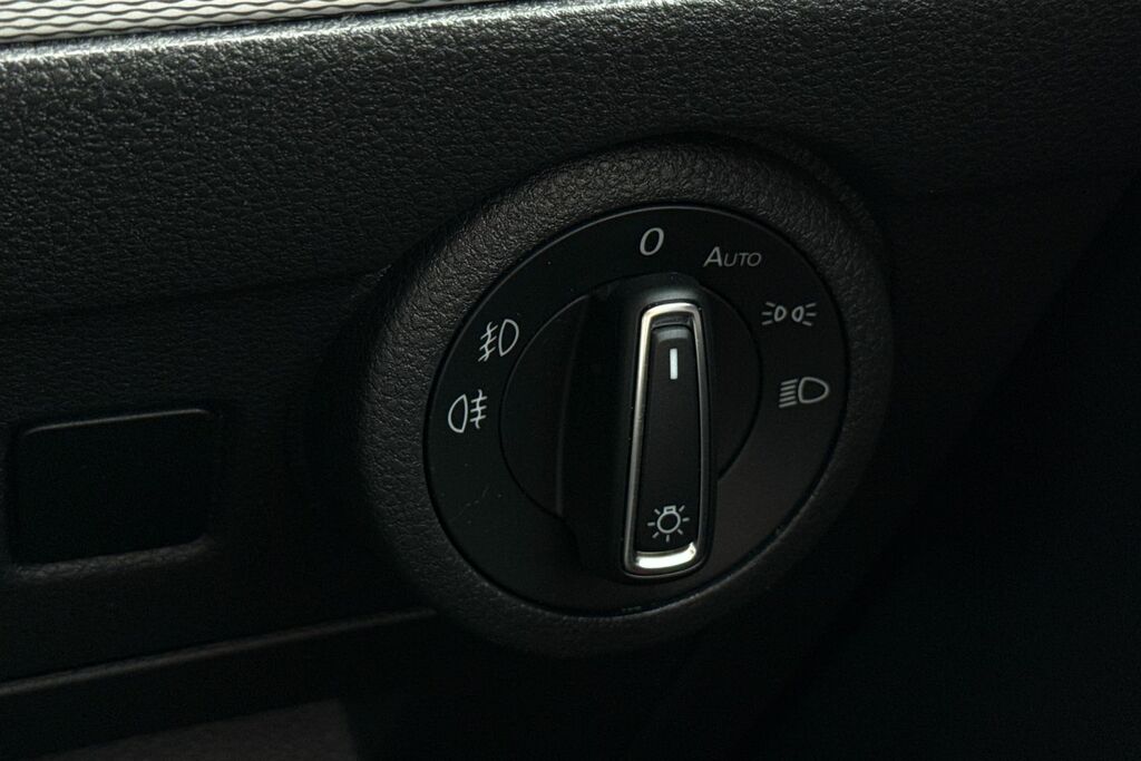 Volkswagen Caravelle Caravelle Executive Tdi Bluemotion Technology Semi Brown #37