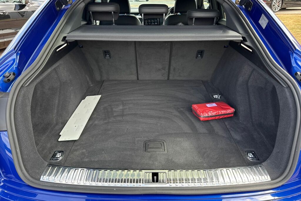 Audi Q8 e tron Sportback Black Edition 55 E-tron Quattro 300,00 K Blue #6