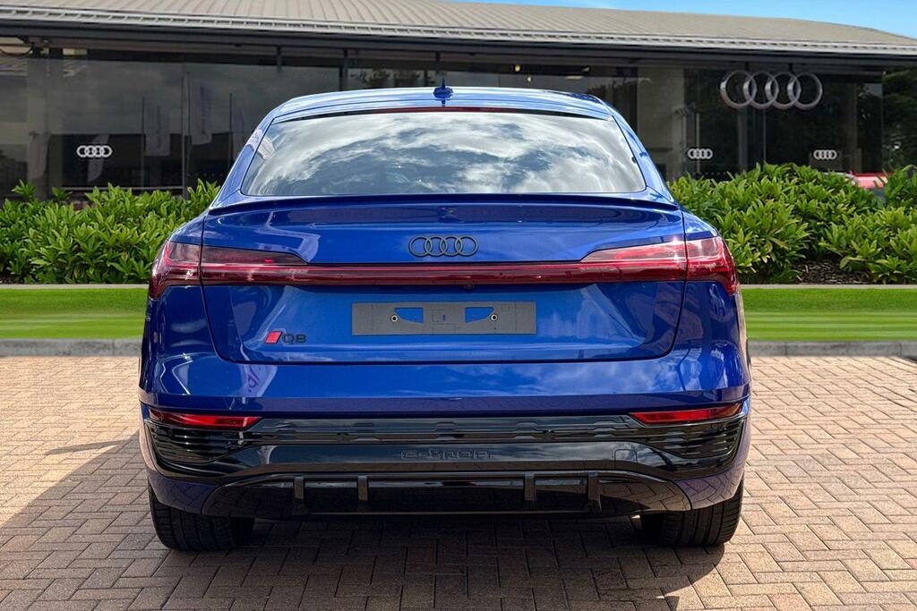 Audi Q8 e tron Sportback Black Edition 55 E-tron Quattro 300,00 K Blue #4