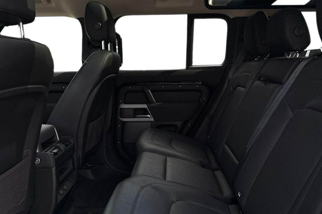 Land Rover Defender 110 3.0 D250 Se Black #4