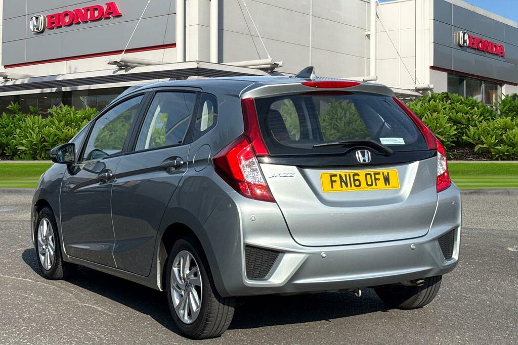 Honda Jazz 1.3 Se Cvt Silver #2
