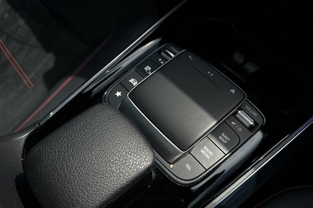 Mercedes-Benz GLA Class Gla 200 Amg Line Premium Black #24