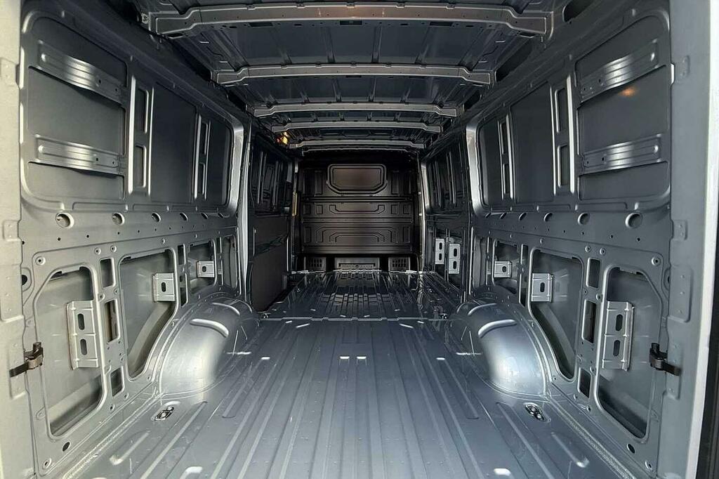 Volkswagen Crafter Cr35 Commerce 2.0 Tdi 140Ps Silver #37