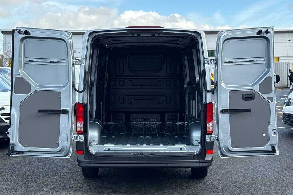 Volkswagen Crafter Cr35 Commerce 2.0 Tdi 140Ps Silver #35