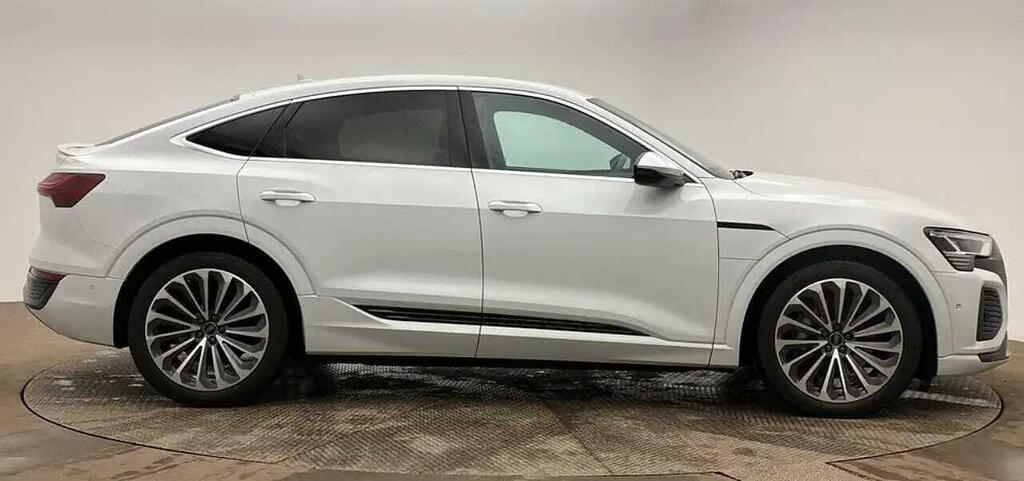 Audi Q8 e tron Sportback S Line 55 E-tron Quattro 300,00 Kw White #4