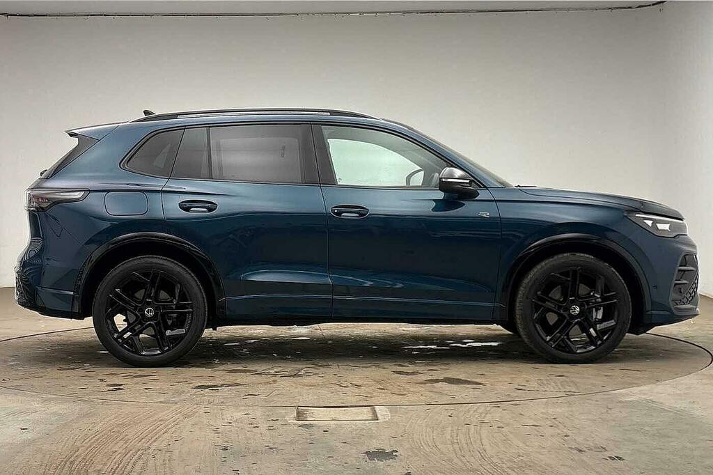 Volkswagen Tiguan 2.0 Tdi R-line Dsg, Tow Bar, Pan Roof, Black Blue #4