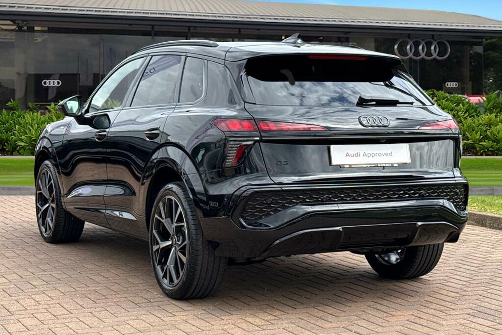 Audi Q3 1.5 Tfsi Edition 1 S Tronic Black #2