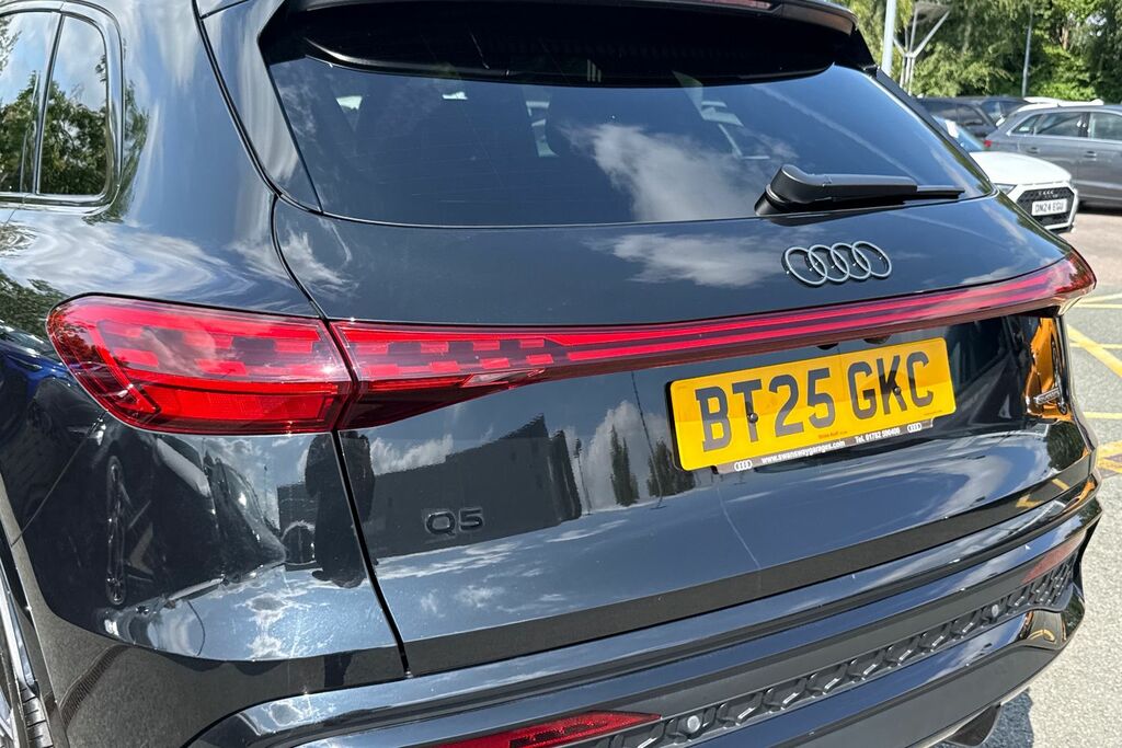 Audi Q5 2.0 Tdi Quattro Launch Edition S Tronic Black #7