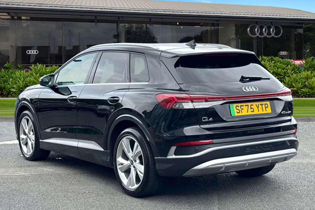 Audi Q4 E Tron Q4 S Line 40 E-tron 150,00 Kw Black #2