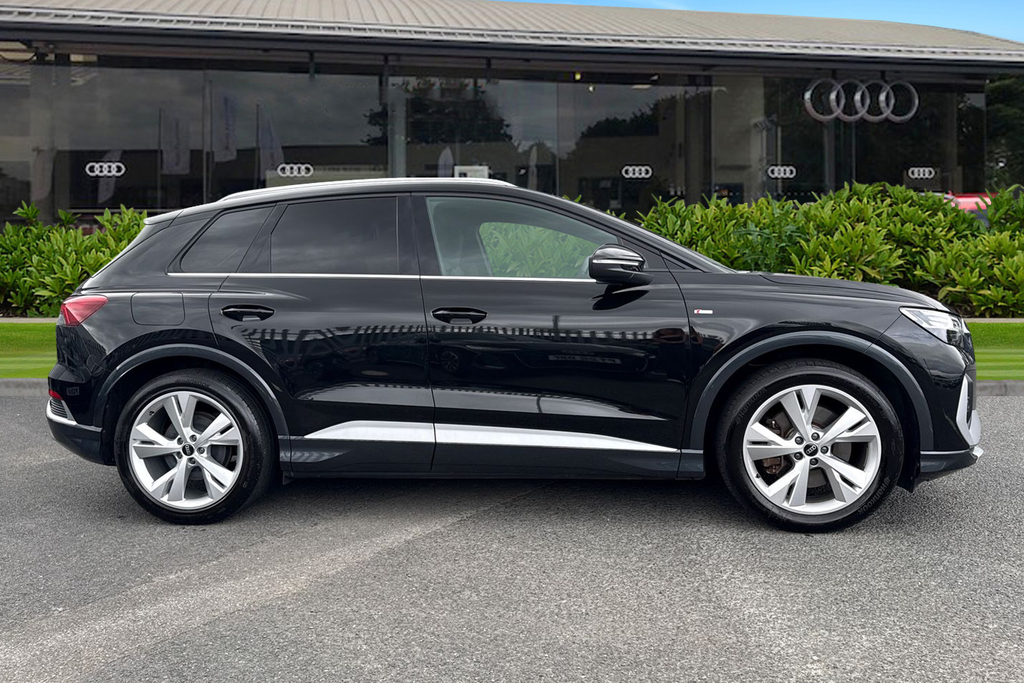 Audi Q4 E Tron Q4 S Line 40 E-tron 150,00 Kw Black #3