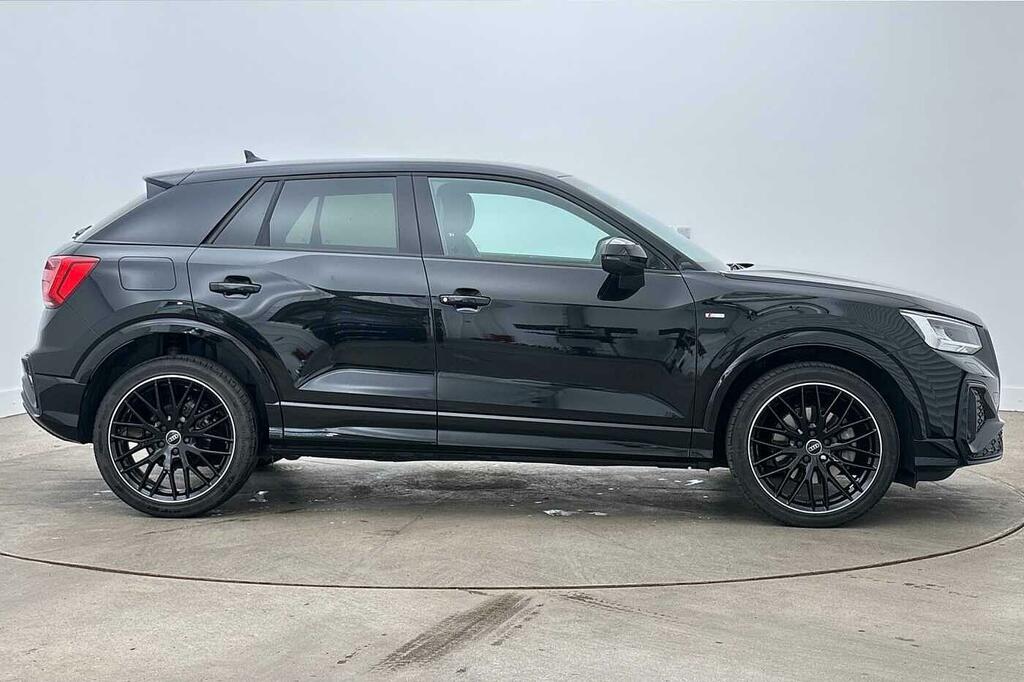 Audi Q2 35 Tfsi Black Edition S Tronic Black #4