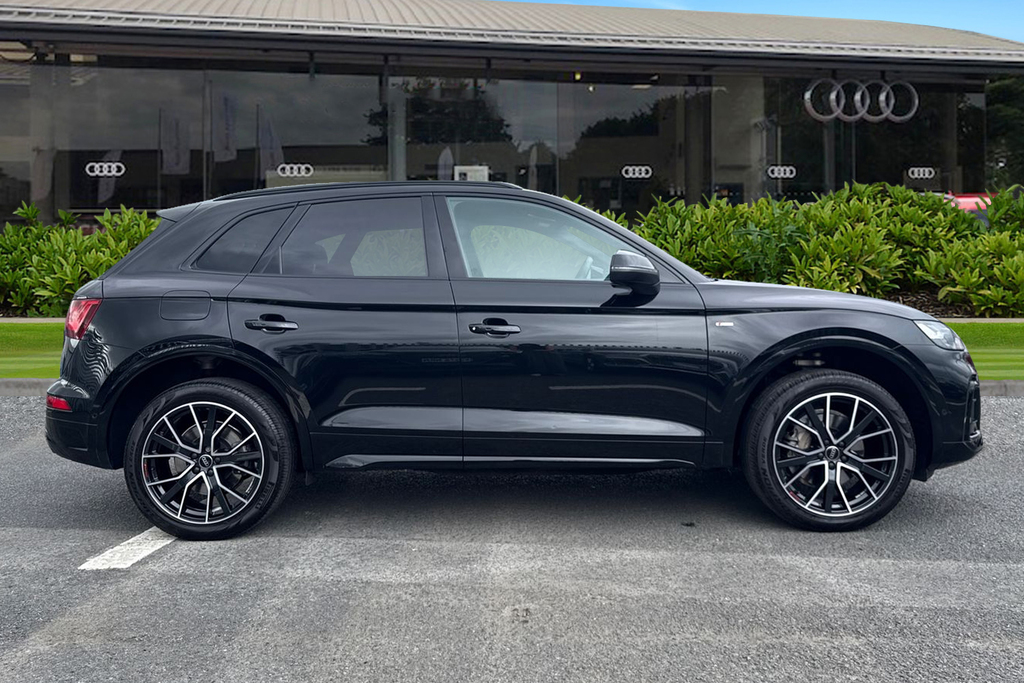 Audi Q5 Black Edition 40 Tdi Quattro 204 Ps S Tronic KJ24TLF Black #3