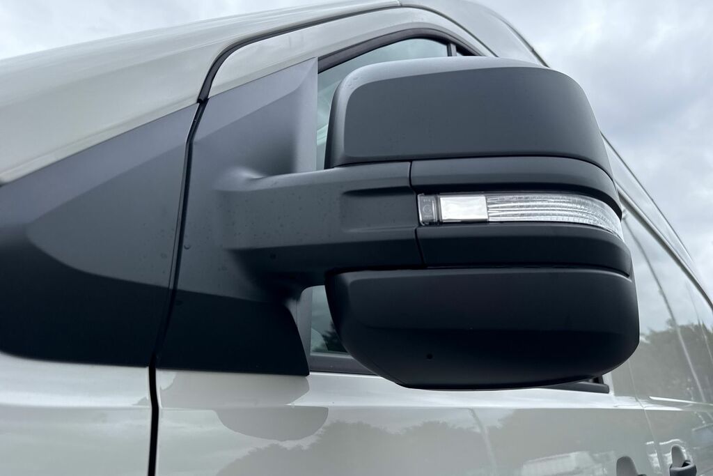 Volkswagen Crafter 2.0 Tdi 177Ps Commerce Plus Low Roof Van Grey #25