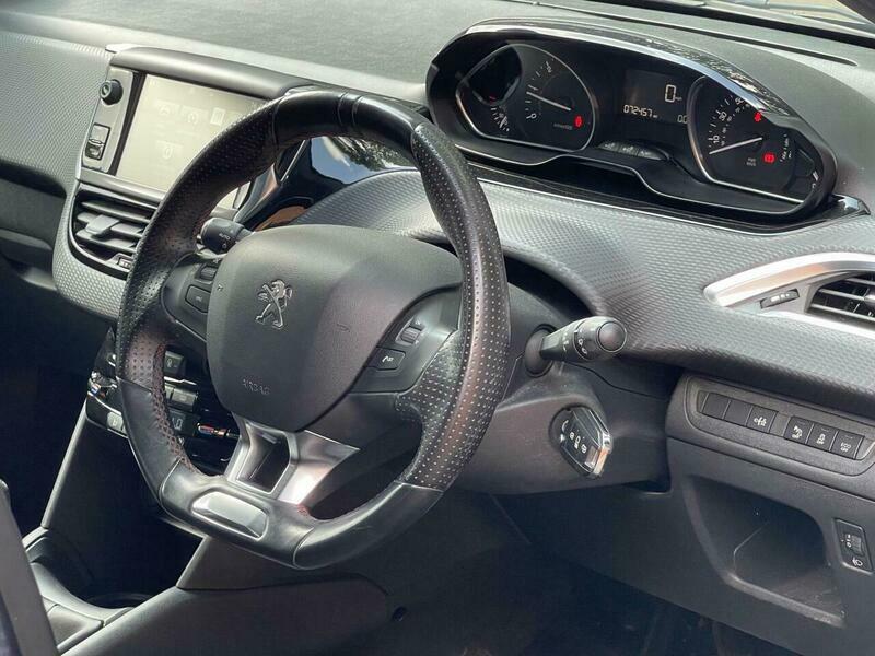 Peugeot 208 1.6 Bluehdi Gt Line Black #2