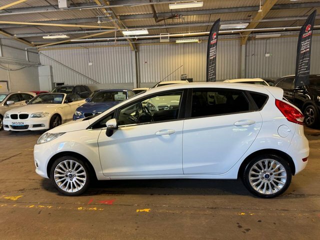 Ford Fiesta Hatchback White #4
