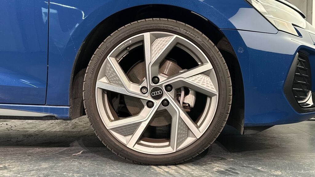 Audi A3 35 Tfsi Black Edition S Tronic YH74UGG Blue #5