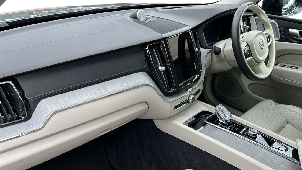 Volvo XC60 2.0 B5p Ultimate Dark Awd Geartronic Blue #4